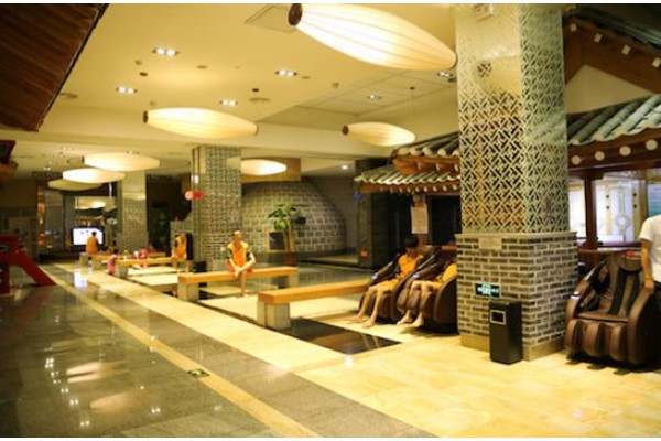 广州夜未央：长沙夜生活盘点，两地对比谁更胜一筹